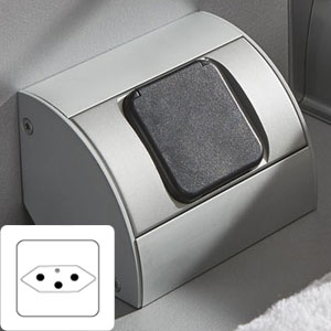 Zusatzsteckdose Waschtischunterschrank: Schweizer Ausführung